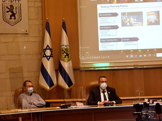 ראש העיר, משה ליאון בישיבת הוועדה המקומית - באדיבות דוברות העירייה_640x480