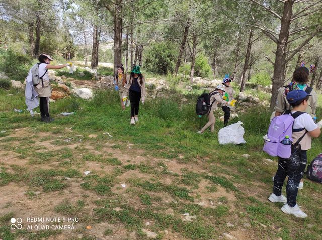 אלפי ילדים ובני נוער ירושלמים במבצע נקיון שטחי הטבע בעיר_640x478