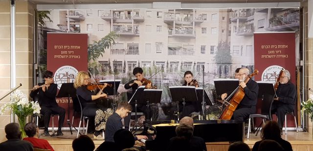 הסימפונית ירושלים חזרה לנגן באחוזת בית הכרם ביחד עם הפסנתרן תומר רובינשטיין