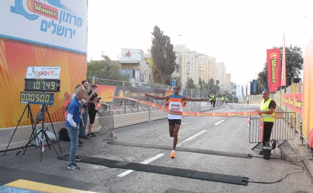 מרתון ירושלים המנצח. צילום - אלטרנטיבה 1
