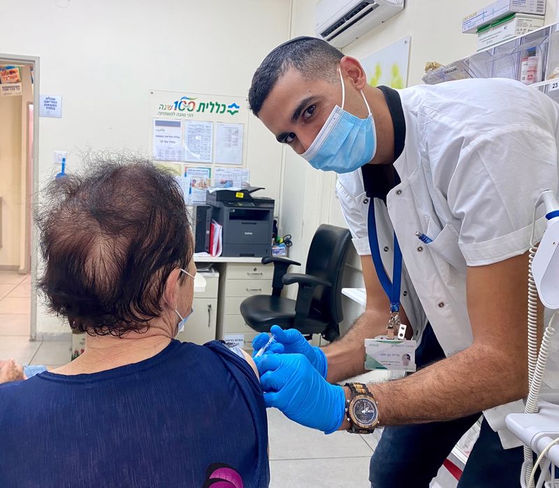 אריה בן חמו, מנהל סיעוד במרפאת כללית בית וגן מחסן את הדסה מנדיל (81)