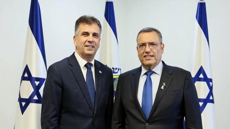 ראש העיר משה ליאון עם השר אלי כהן. צילום: ארנון בוסאני