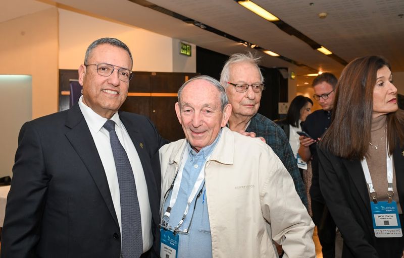 אריה ויסמן עם ראש העיר משה ליאון בכנס ירושלים לכלכלה ועסקים