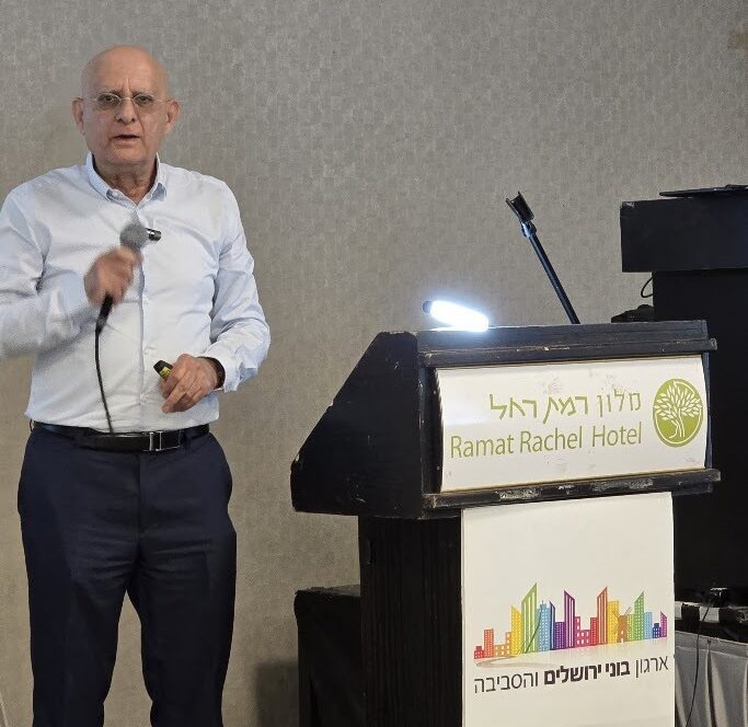 איציק סימון, מנכ"ל ומייסד הסוכנות לביטוחי בנייה ותשתיות בכנס בוני ירושלים ברמת רחל