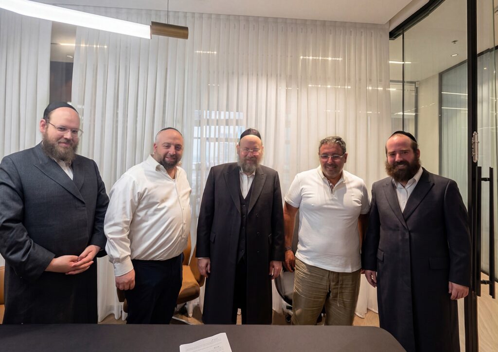 צחי אבו רכש 50 דירות
