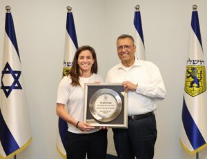 ראש העיר ירושלים, משה ליאון מארח את את הג׳ודאית הירושלמית תמנע נלסון-לוי