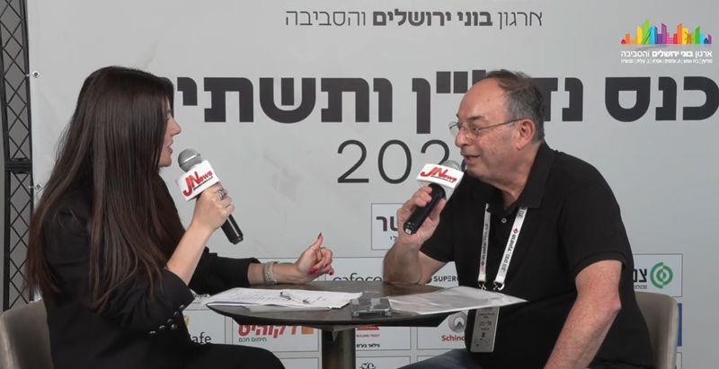 כהן באולפן הפתוח: "אנחנו כבר לא נמצאים בעידן שבו מערבבים חול ומלט באופן ידני על רצפת האתר," צילום גו לייב