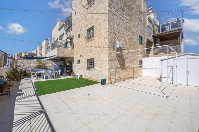 יצחק ניסים במחיר של 2.34 מיליון ₪.