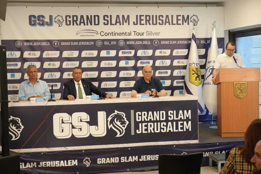 מימין עמי ברן, משה לאון וזאב ברזילי צילום גביש מדיה