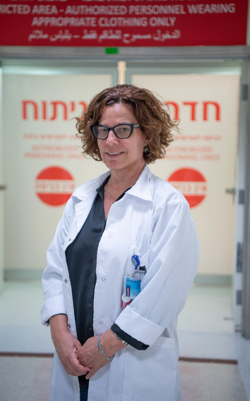 פרופ' תמר פרי, צילום אבי חיון