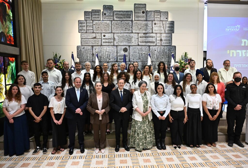 בין המצטיינים הבולטים השנה: הלל מרים פרץ (בתו של סא"ל אלירז פרץ ז"ל ונכדתה של מרים פרץ) ושירה שטיינברג (בתו של מח"ט הנח"ל אל"מ יהונתן שטיינברג ז"ל). צילום חיים צח לעמ