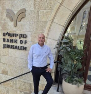 חוזר לבנק. ניסים ניצ'נקו. צילום פרטי