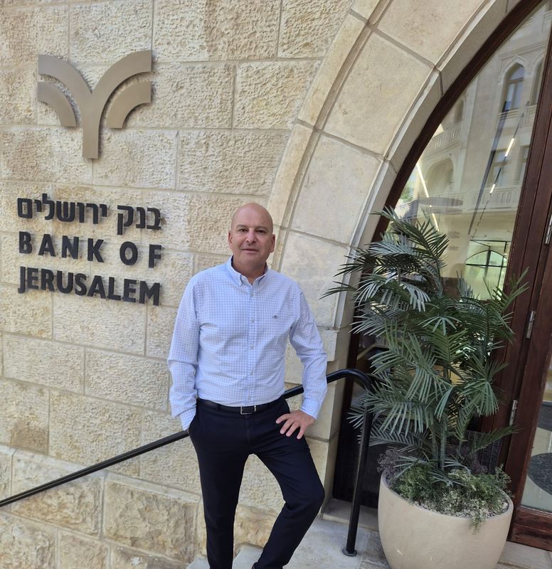 חוזר לבנק. ניסים ניצ'נקו. צילום פרטי