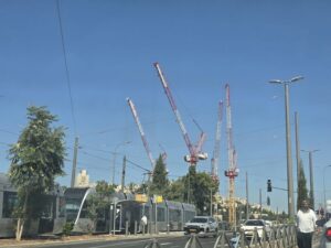 עשרות מנופים בירושלים