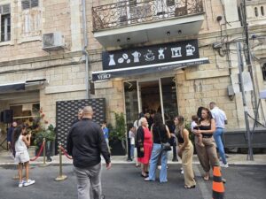 חברת אמניזיה, היבואנית והמשווקת הבלעדית של מותג הקפה הבינלאומי CAFFÈ VERO לבתי קפה, מסעדות, בתי מלון ולקהל הרחב, חנכה באופן חגיגי את חנות הדגל והיבואן החדשה שלה. המתחם שוכן בנקודה אסטרטגית והיסטורית מרתקת, בצמוד למבנה בית החולים הצרפתי סנט לואיס, מטרים ספורים