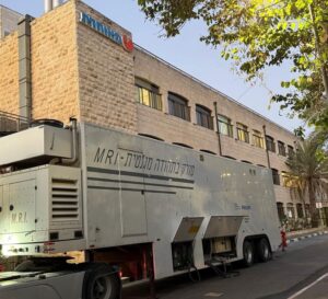 הניידת, שהוצבה במתחם בית החולים משגב לדך מבית מאוחדת בעיר, תחל לקלוט מטופלים כבר ב-10 בספטמבר. צילום : יונתן ברקוביץ