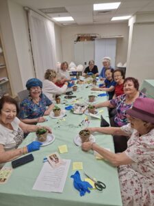 במגדלי הים התיכון בירושלים התקיימה סדנת אומנות ייחודית לדיירי הבית, אשר התמקדה בנושאים של משבר, חיבור מחדש וצמיחה. הפעילות התבססה על עקרונות ה'קינטסוגי' ו'ואבי-סאבי', שתי אומנויות יפניות עתיקות.
