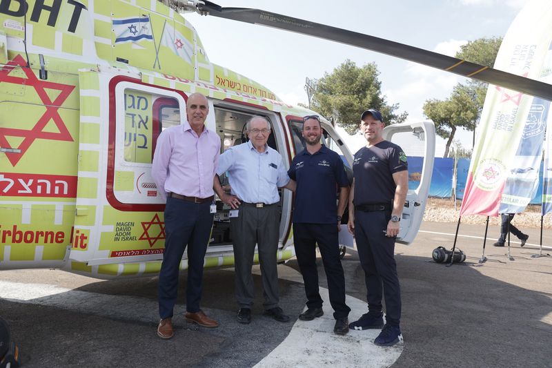 02 מימין לשמאל אלי רואו נשיא הצלה אייר, דר אהרון אלדר מנהל הצלה אייר ישראל, דר יחזקאל קן נשיא ביהח הרצוג, ודר קובי חביב מנכל ביהח הרצוג - צילום מורג ביטן