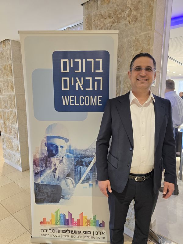 אבי בדלוב מנהל זרוע המשכנתאות בבנק מזרחי טפחות בכנס ארגון בוני ירושלים והסביבה