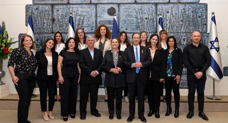 הנהלת פר"ח בבית נשיא המדינה יצחק הרצוג